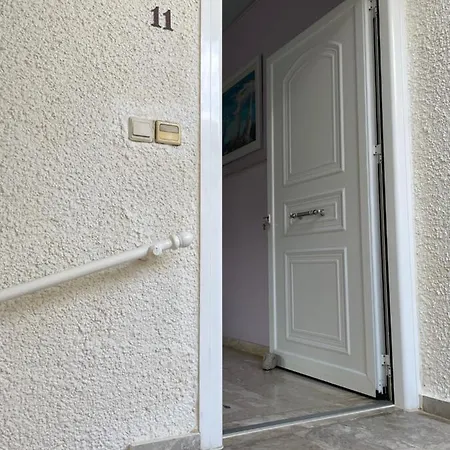 Apartment Doreen Suites *